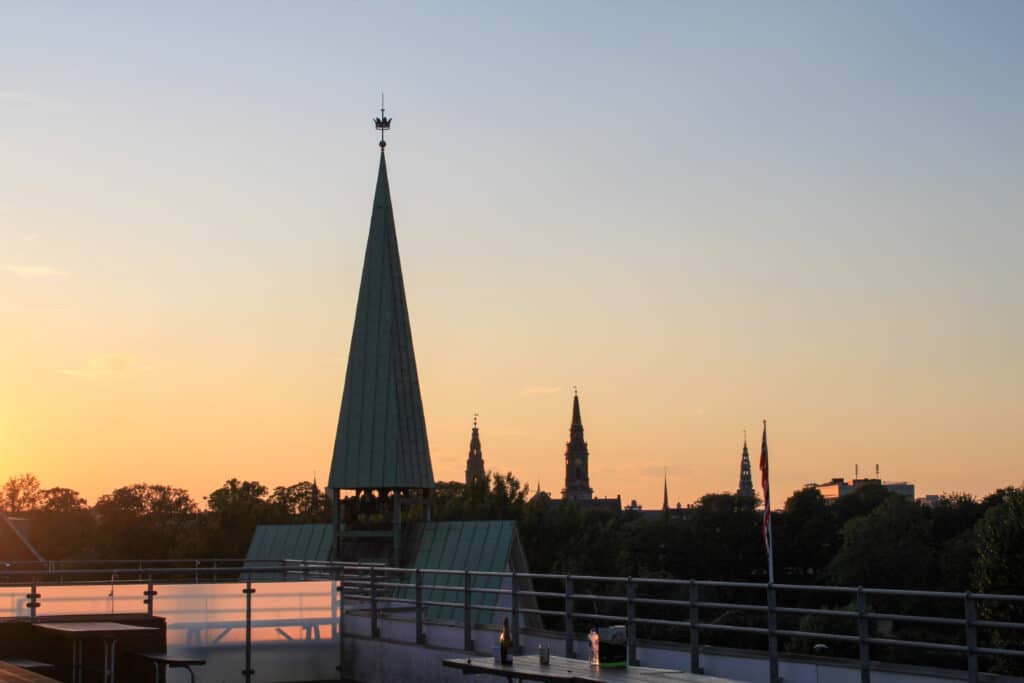 SU23_SS2_CPH_Final Sunset_Mønten Kollegium_Olivia Etz (2)