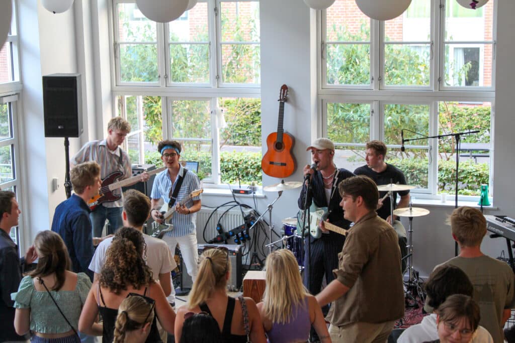 SU23_SS2_CPH_Summer Music at Mønten Kollegium_Flu Fighters_Olivia Etz (2)