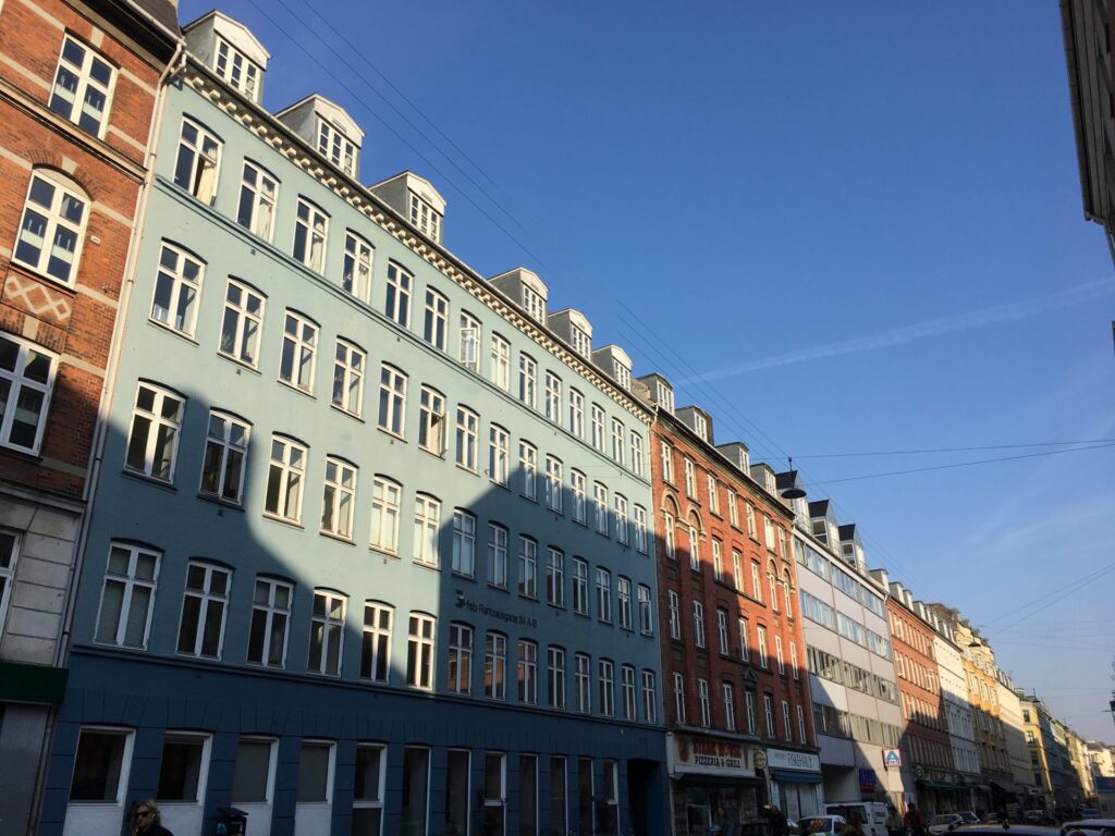 Rantzausgade 34 ligger på det centrale Nørrebro, tæt på byen og dens mange muligheder.