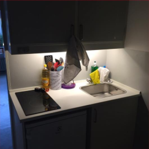 Køkken på kollegieværelse på Kagsåkollegiet i Herlev.